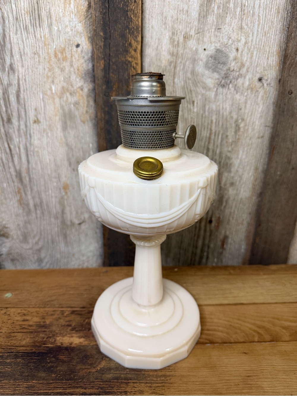 Vintage 1940s Aladdin Model B Tall Ivory Alacite Lincoln Drape Kerosene Oil Lamp
